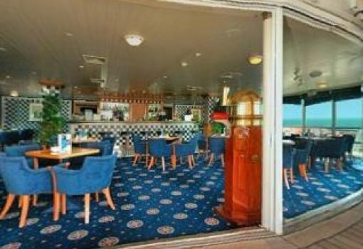 El interior del Compass Rose bar